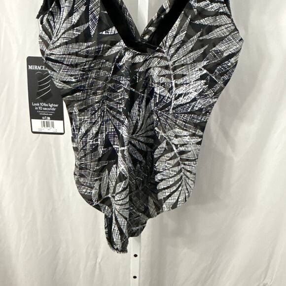 Miraclesuit Escape Swimsuit 14 One Piece Twist Of Fate Tummy Control Black White - Picture 12 of 13